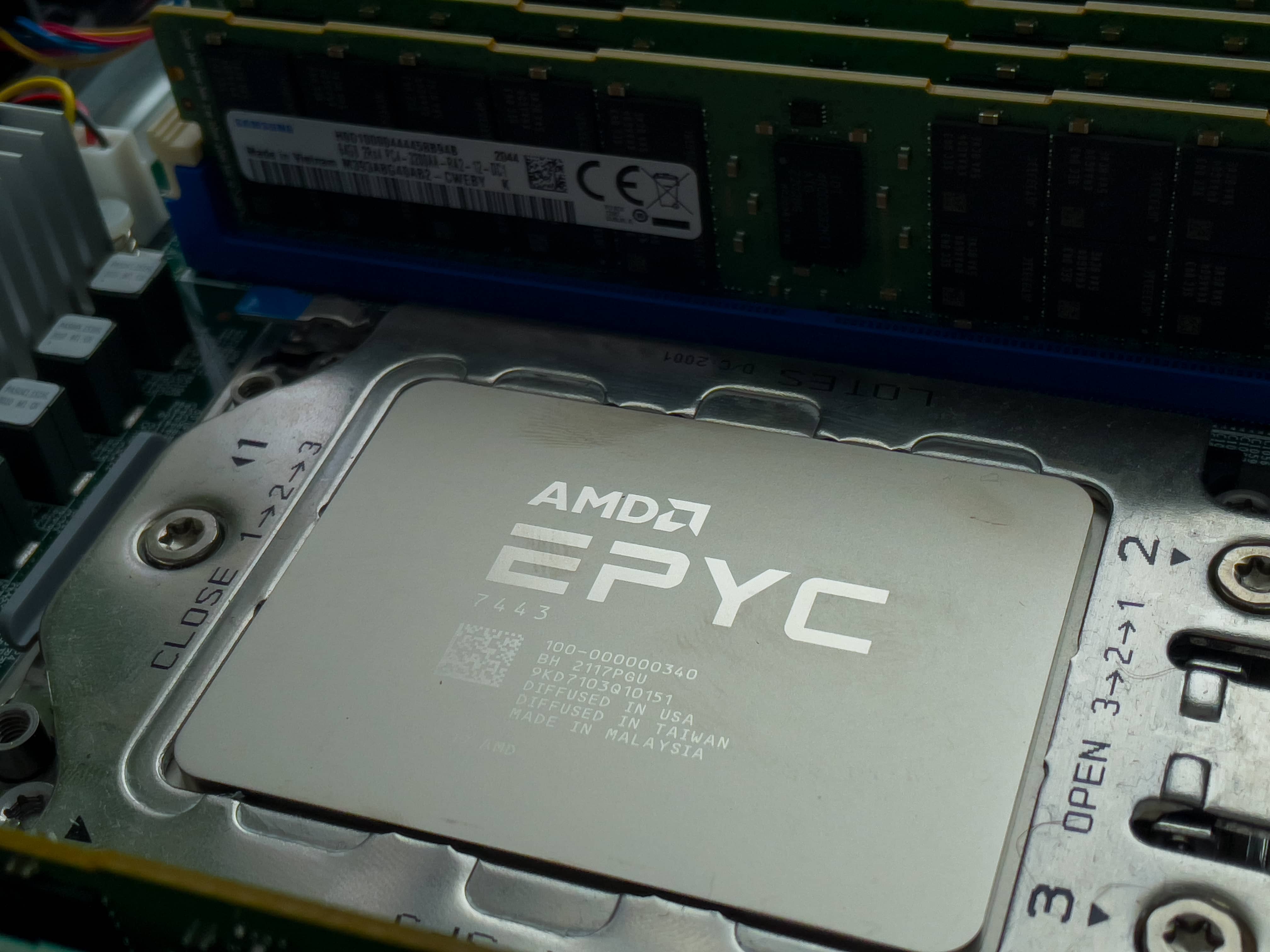 AMD EPYC Hostsystem